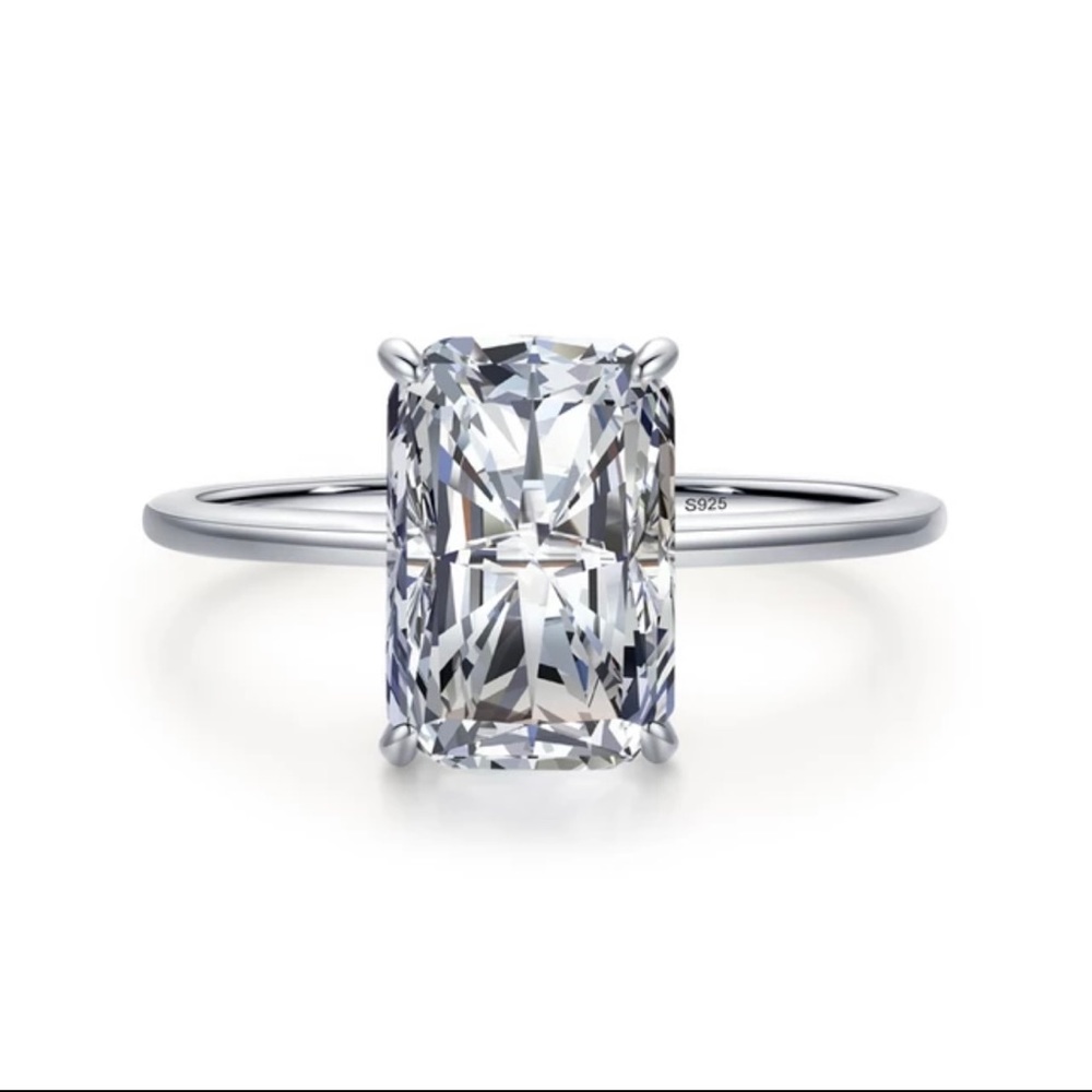 925. Sterling Silver cz Diamond Ring .